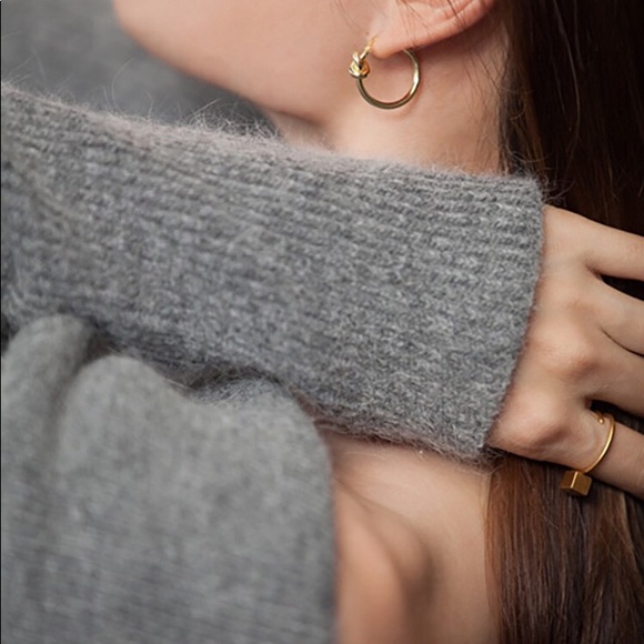 Chic Gold Knot Hoop Earrings - Picture 3 of 7